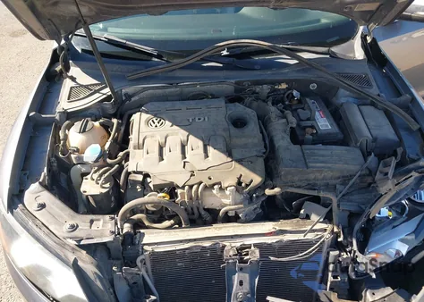 2015 Volkswagen Passat 2.0L Tdi Se z USA, uszkodzony, nr VIN 1VWBV7A35FC056905